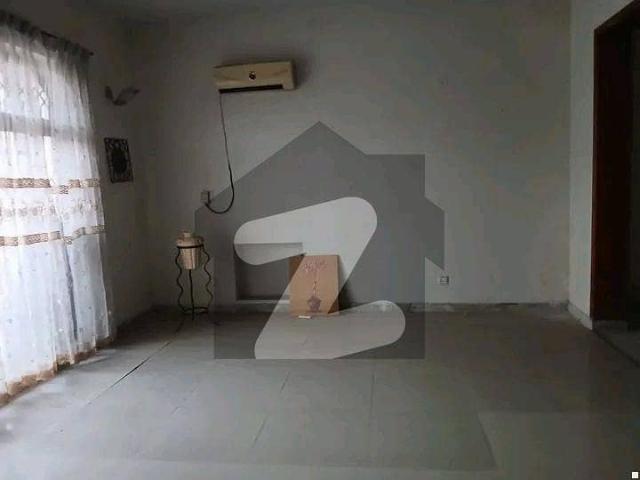 SYED BROTHERS PROUDLY OFFERS: 1 Kanal Elegant And Fully Maintained Old Bungalow In The Best Block Of DHA Lahore