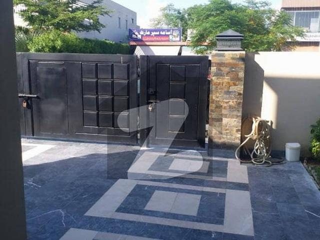 SYED BROTHERS PROUDLY OFFERS: 1 Kanal Elegant And Fully Maintained Old Bungalow Is Available In The Best Block Of DHA Lahore