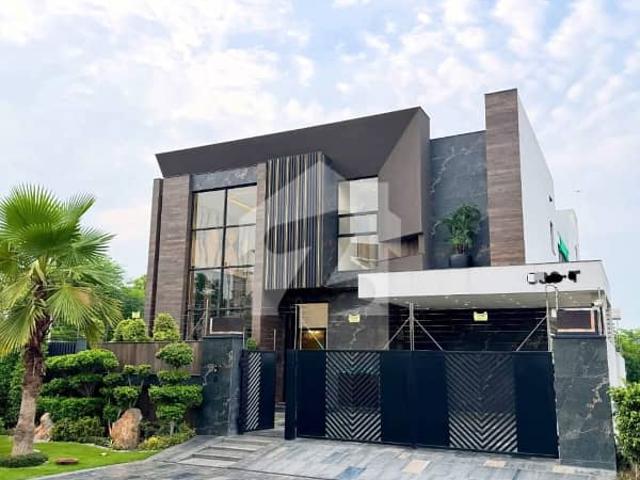 SYED BROTHERS PROUDLY OFFERS: 1 Kanal Elegant And Semi Furnished Modern Bungalow Is Available In The Best Block Of DHA Lahore | ACs Installed