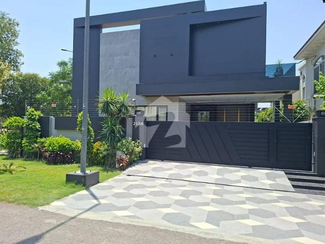 SYED BROTHERS PROUDLY OFFERS: 1 Kanal Elegant Fully Furnished Corner Bungalow Wiith Basement Facing Park Is Available In The Best Block Of DHA Lahore
