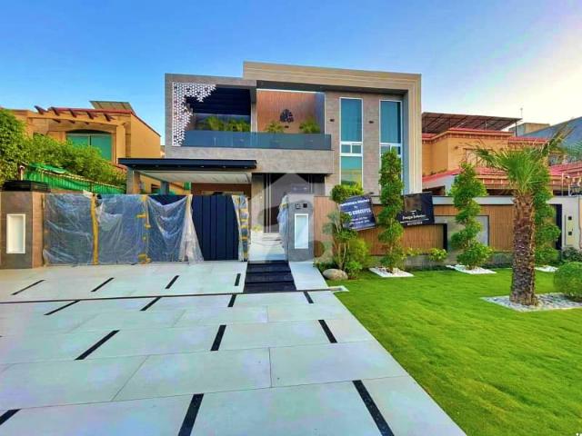 SYED BROTHERS PROUDLY OFFERS: 1 Kanal Elegant Furnished Bungalow With Basement and Cinema Is Available In The Best Block Of DHA Lahore