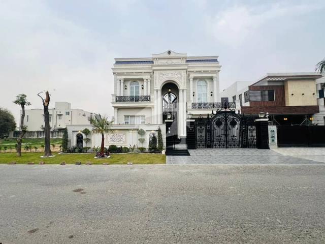 SYED BROTHERS PROUDLY OFFERS: 1 Kanal Victorian Design Full Basement Bungalow For Sale in DHA Phase 6, Lahore | One Bedroom Furnished