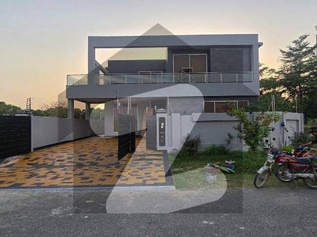 SYED BROTHERS PROUDLY OFFERS: 22 Marla Elegant Used Corner Bungalow Is Available In The Best Block Of DHA Lahore