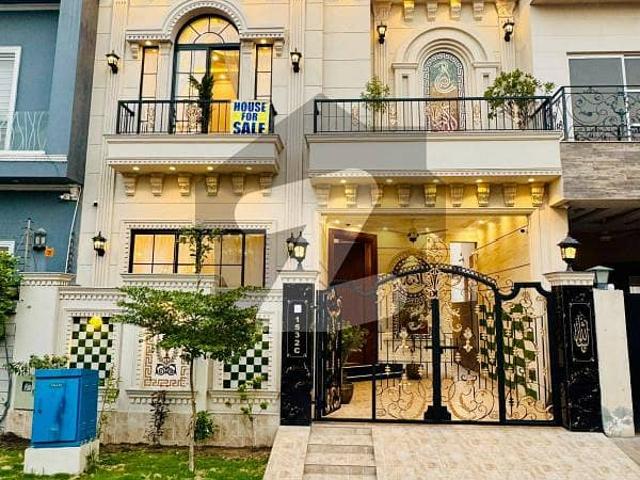 SYED BROTHERS PROUDLY OFFERS: 5 Marla Elegant And Fully Maintained Spanish Bungalow Near to Park Is Available In The Best Block Of DHA Lahore