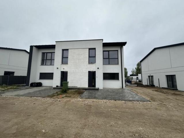 SZEREGOWIEC Z MAŁYM METRAZEM 62M2