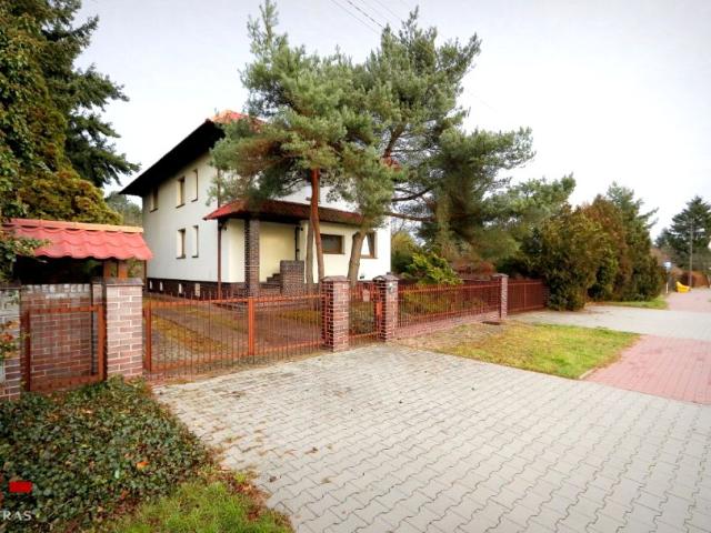 Szkolna 1 439 m², Chyby